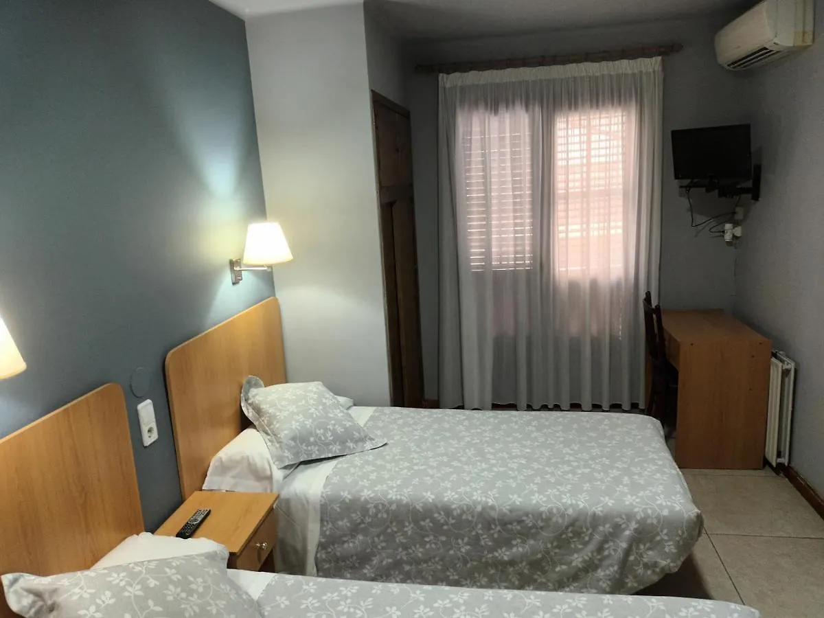 Guest house Hostal Can Jaume Mollerusa